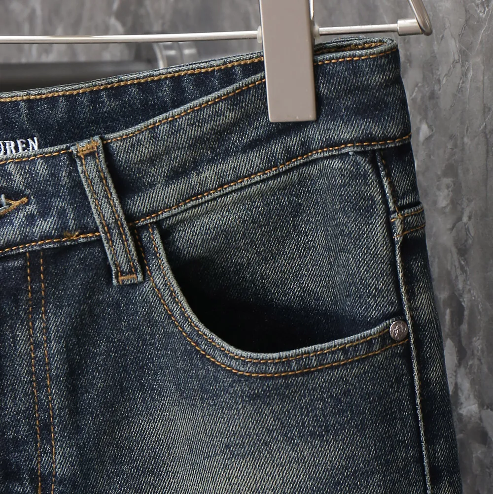 P230 POLO 2025 Autumn and Winter European Counter New Style, Super A Purchasing Level Overseas Trading Company Order Source, Top Original High-end Men's Customized Fashion Slim Small Straight Jeans 0999～6 Color: Heavy craftsmanship, fried sand and water, picture color Size: 29-40 Fabric: Denim washed jeans! Luxurious experience. Customer-supplied trade channel. The simple and charming classic trousers are made of customer-supplied denim. The texture is thick, comfortable and breathable. The high-quality tailoring is top-notch, and the overall design is very refined. The cuffing design on the inside and outside is perfect, and the use of poly-strand mechanical needle edge-sealing technology highlights the brand's luxurious inner charm. The brand logo is full and thick, and the chiseled buttons are thick and rigorous, bringing a new fashion taste to this mediocre trousers!  Excipients: Complete with three standards